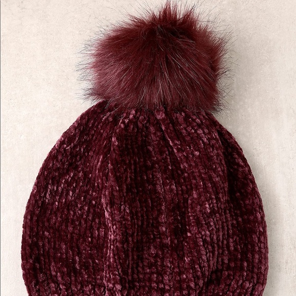 Accessories - ❗️LAST ONE❗️Chenille Pom Beanie in Wine